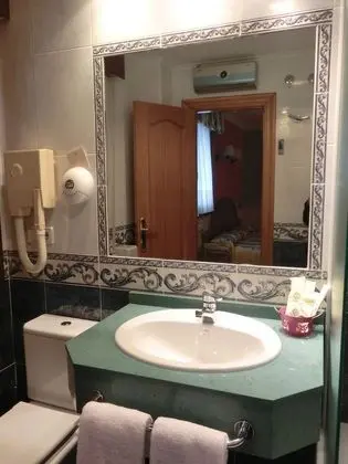 Büyük Yataklı Tek Kişilik Oda