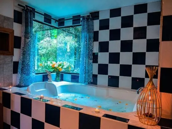 Luxury Kulübe, 1 Büyük (Queen) Boy Yatak, Sıcak Su Havuzu, Dağ Manzaralı