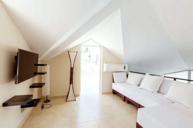 Deluxe Apart Daire, 2 Yatak Odası, Havuz Manzaralı, Havuz Kenarı