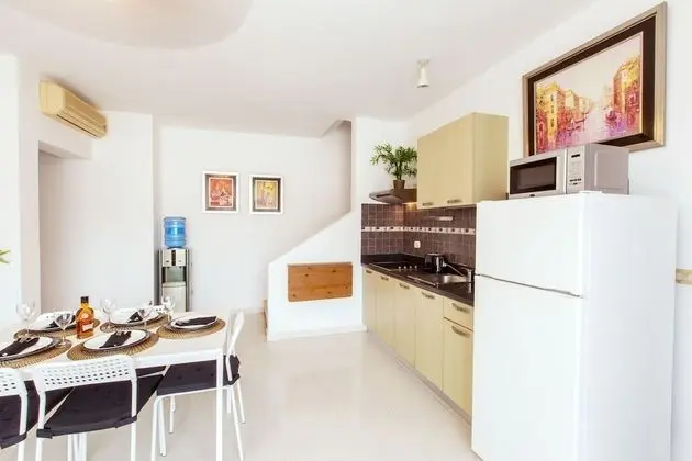Deluxe Çatı Katı Süiti (Penthouse), 3 Yatak Odası, Havuz Manzaralı, Havuz Kenarı