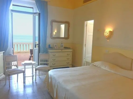 Tek Büyük Yataklı Oda, Balkon, Deniz Manzaralı