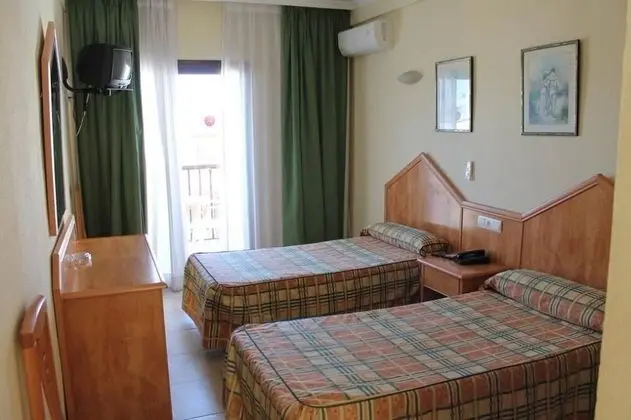 Tek Büyük Yataklı Oda (3 Adults)
