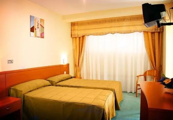 Büyük Yataklı Tek Kişilik Oda