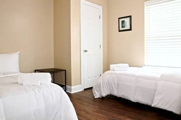 Apart Daire (LaSalle 1A/2A · Enormous Gated Apart)
