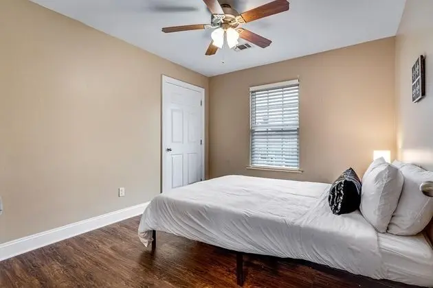 Apart Daire (LaSalle 1A/2A · Enormous Gated Apart)