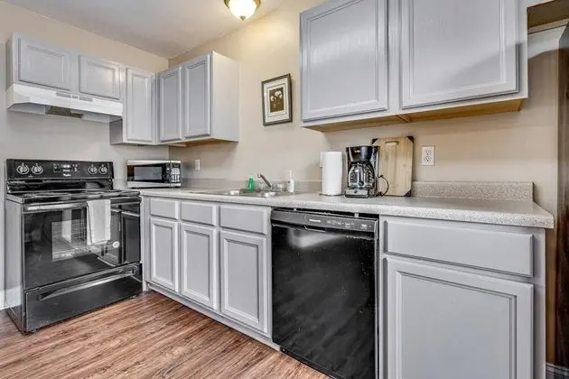 Apart Daire (LaSalle 1A/2A · Enormous Gated Apart)