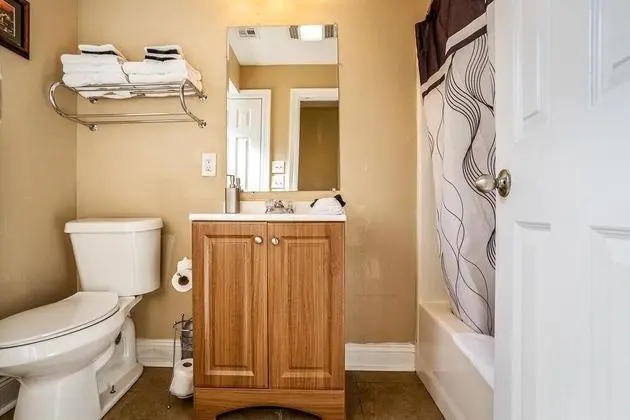 Apart Daire (LaSalle 1B · Centrally Located, Gate)