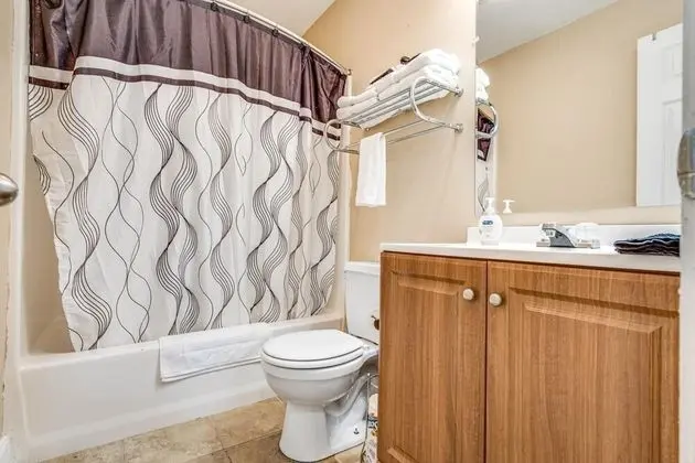 Apart Daire (LaSalle 2B · Huge 4BR Gated Apartmen)