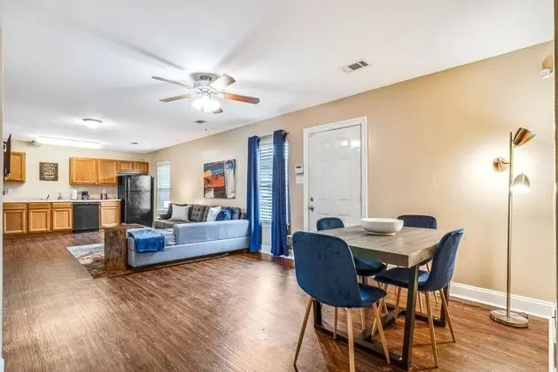 Apart Daire (LaSalle 2C · Comfortable 4BR Apt. Pe)