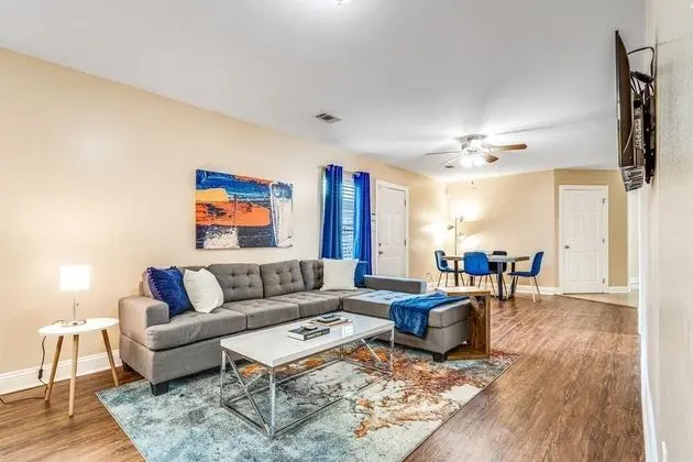 Apart Daire (LaSalle 2C · Comfortable 4BR Apt. Pe)