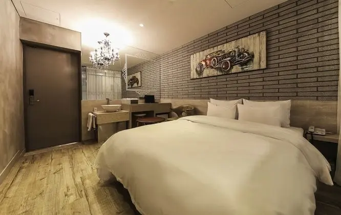 Deluxe Tek Büyük Yataklı Oda