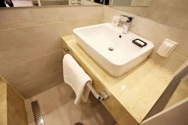 Standard Tek Büyük Yataklı Oda