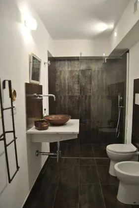 Design Üç Kişilik Oda, Özel Banyo