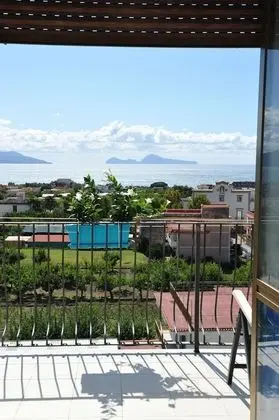 Dört Kişilik Oda, Balkon