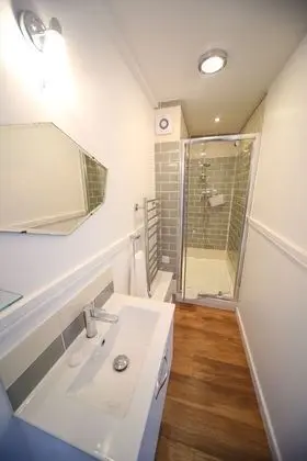 Tek Büyük Yataklı Oda, Banyolu/Duşlu, Zemin Kat (Room 2)