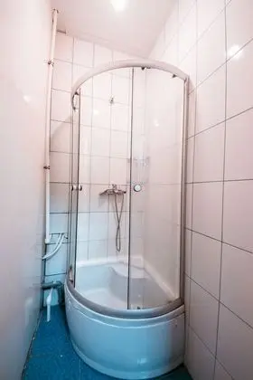 Tek Büyük Yataklı Oda, Ortak Banyo