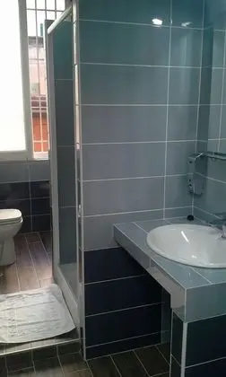 Üç Kişilik Oda, Ortak Banyo