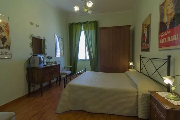 Tek Büyük Yataklı Oda, Ortak Banyo