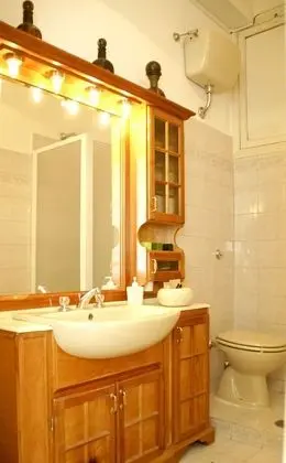 Tek Büyük Yataklı Oda, Ortak Banyo