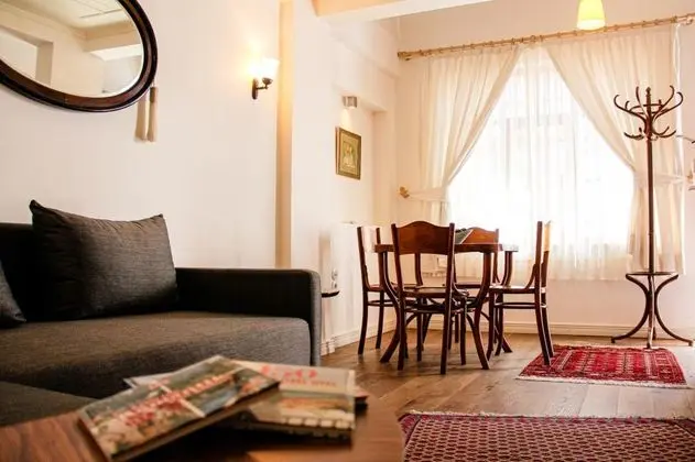 Aile Odası, Şehir Manzaralı
