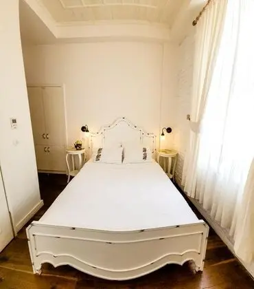 Çift Kişilik, Şehir Manzaralı, Giriş Katı