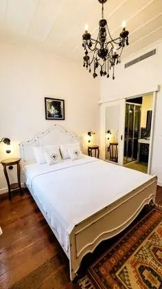 Çift Kişilik, Şehir Manzaralı, Giriş Katı