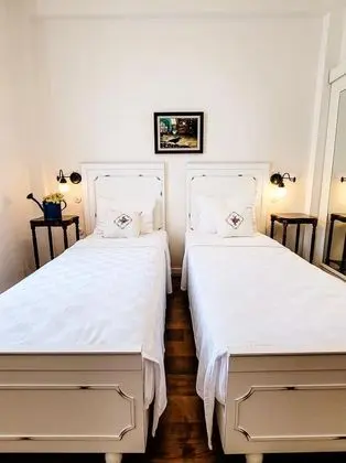 Çift Kişilik, Şehir Manzaralı, Giriş Katı