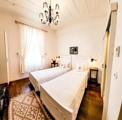 Çift Kişilik, Şehir Manzaralı, Giriş Katı