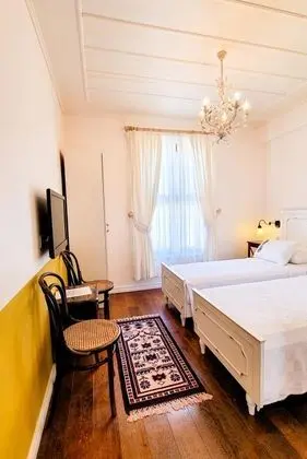 Çift Kişilik, Şehir Manzaralı, Giriş Katı
