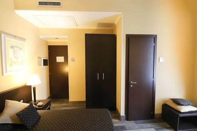 Büyük Yataklı Tek Kişilik Oda