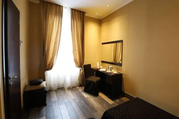 Büyük Yataklı Tek Kişilik Oda