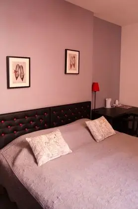 Standard Tek Büyük Yataklı Oda