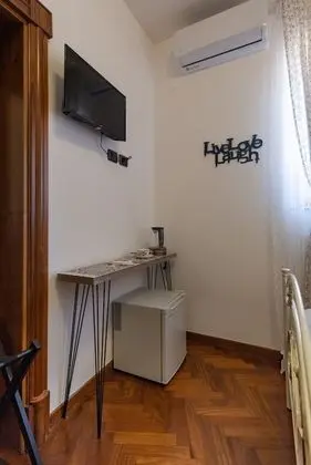 "SOFIA" DOBLE ROOM 1 BED FRENCH BED SHARED TOILET