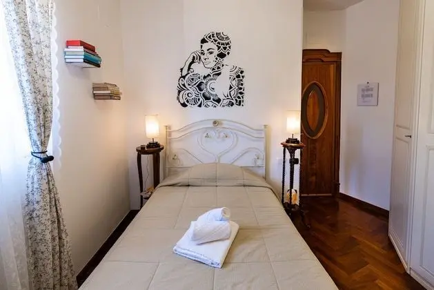 "SOFIA" DOBLE ROOM 1 BED FRENCH BED SHARED TOILET