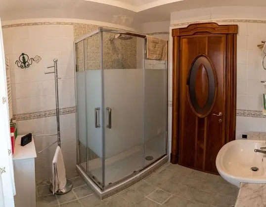 "SOFIA" DOBLE ROOM 1 BED FRENCH BED SHARED TOILET