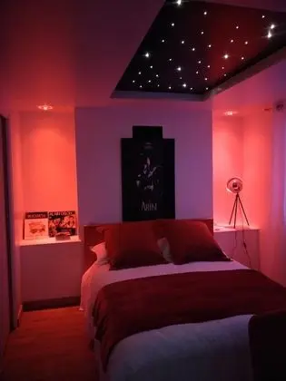 Deluxe Tek Büyük Yataklı Oda, Bahçe Manzaralı (Cinema)