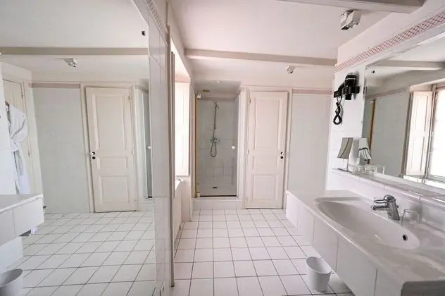 Junior Tek Büyük veya İki Ayrı Yataklı Oda, Özel Banyo