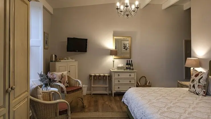 Tek Büyük veya İki Ayrı Yataklı Oda, 1 En Büyük (King) Boy Yatak