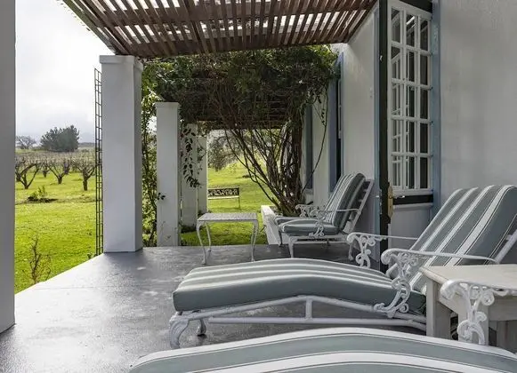 Tek Büyük veya İki Ayrı Yataklı Oda, Bahçe Manzaralı