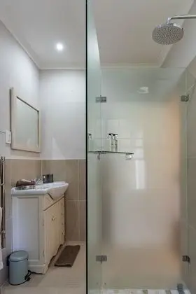 Tek Büyük veya İki Ayrı Yataklı Oda, Bahçe Manzaralı