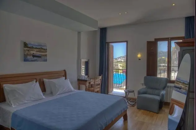 Deluxe Tek Büyük Yataklı Oda, Küvet, Kısmi Deniz Manzaralı