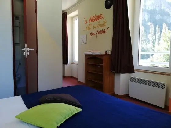 Tek Büyük veya İki Ayrı Yataklı Oda, Özel Banyo, Dağ Manzaralı (hôtel 2 étoiles)