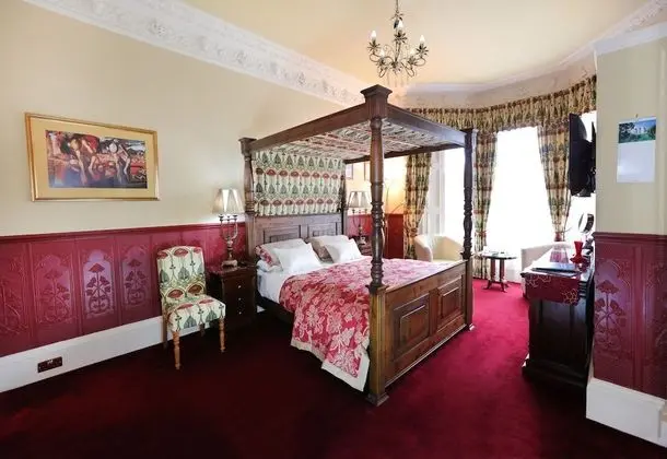 Luxury Oda (Four Poster)