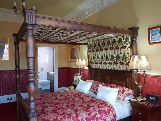 Luxury Oda (Four Poster)