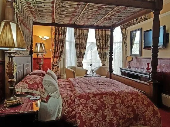 Luxury Oda (Four Poster)