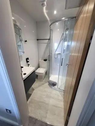 Tek Büyük Yataklı Oda, 1 Büyük (Queen) Boy Yatak (No Lift Access)