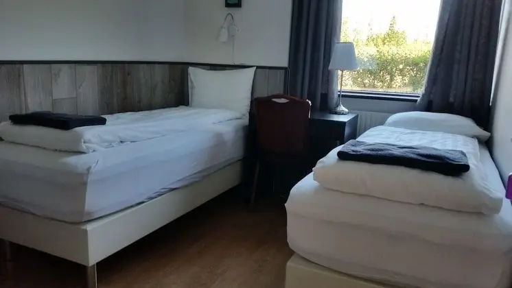 İki Ayrı Yataklı Oda, Ortak Banyo (103)