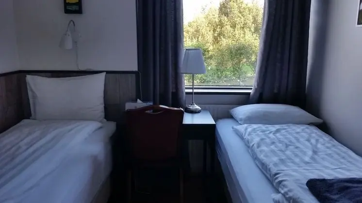 İki Ayrı Yataklı Oda, Ortak Banyo (103)