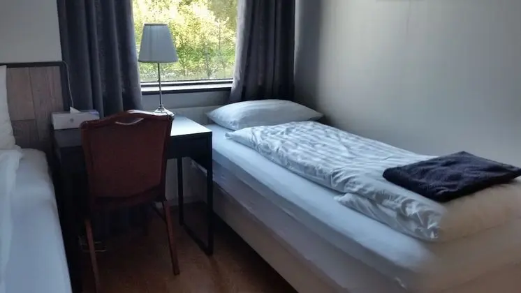 İki Ayrı Yataklı Oda, Ortak Banyo (103)