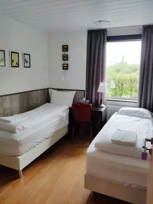 İki Ayrı Yataklı Oda, Ortak Banyo (103)